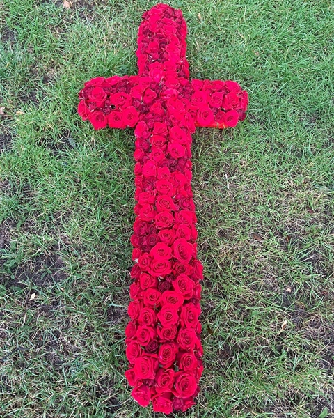Picture of 4 Foot Red Roses Cross