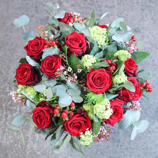Picture of 12 Red Roses with Berries & Foliage