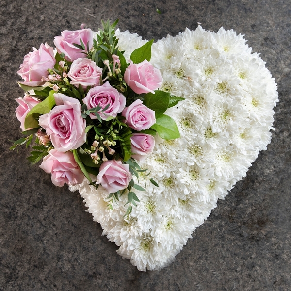 White Heart with Pink Roses 