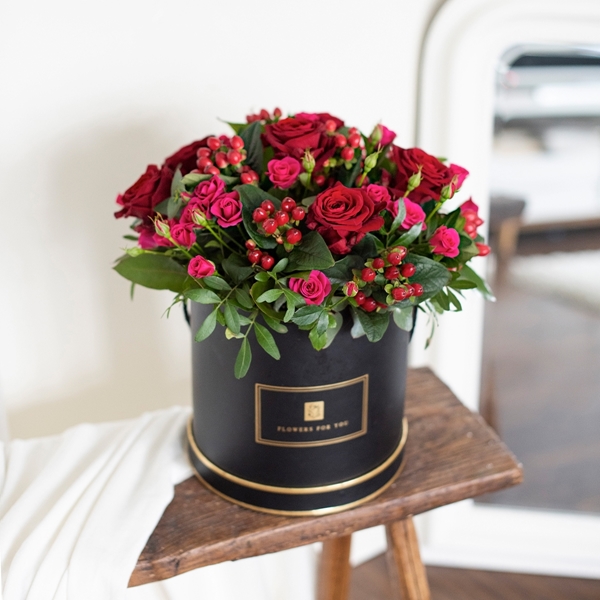 12 Luxury Naomi Red Roses in a Decorative Box